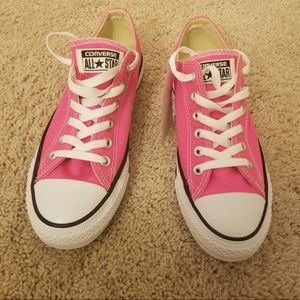 New never worn Hot Pink Converse size 8